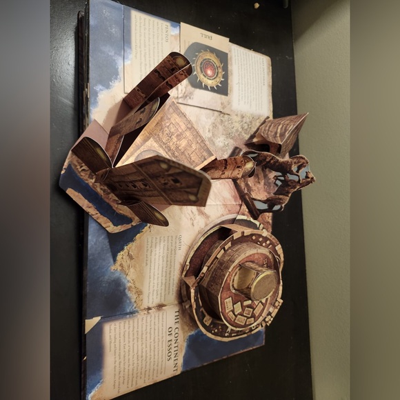 Game of Thrones Pop-Up Book - A Pop-Up Guide to Westeros - Picture 6 of 9